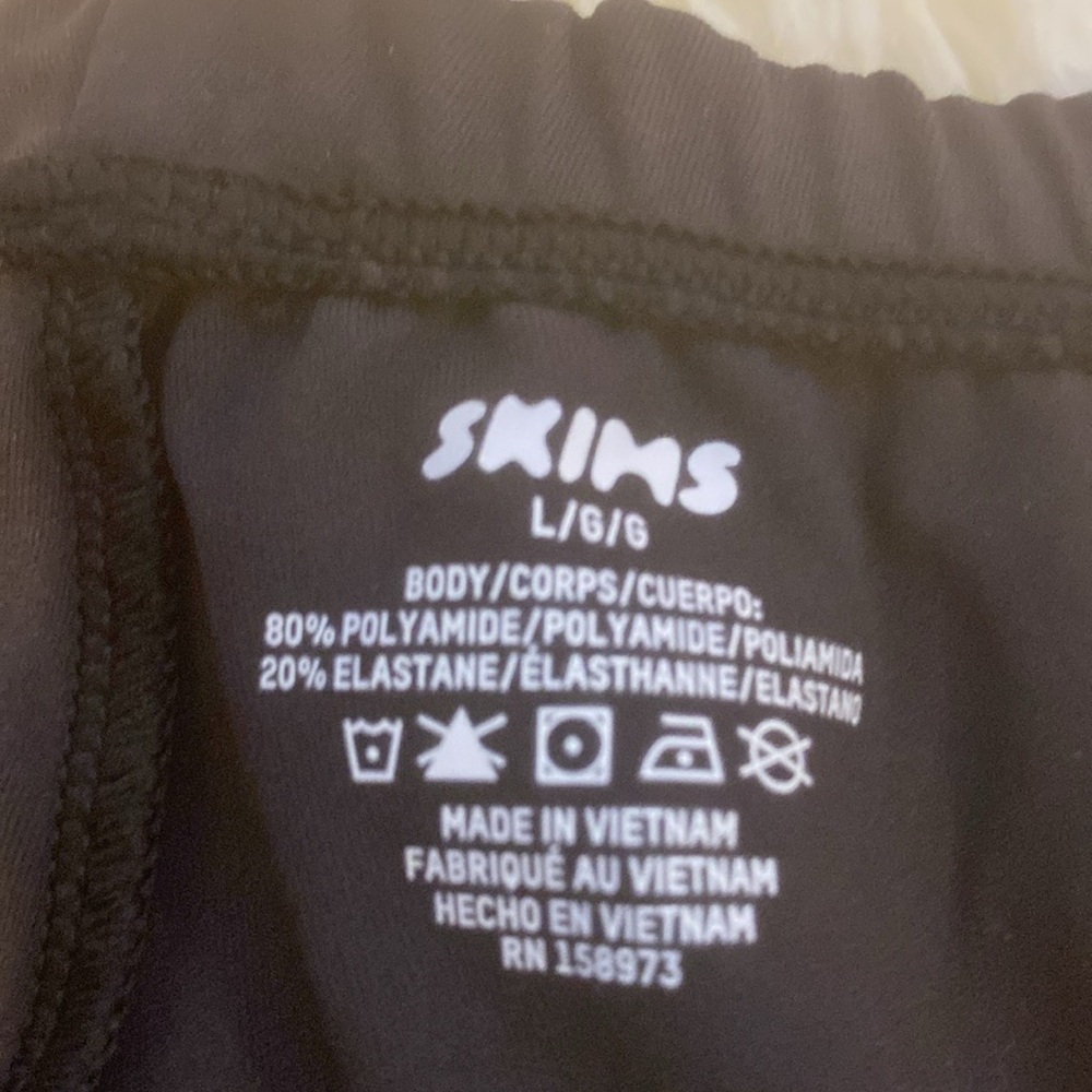 SKIMS Buttery Soft Fits Everybody Black Leggings - Picture 8 of 11